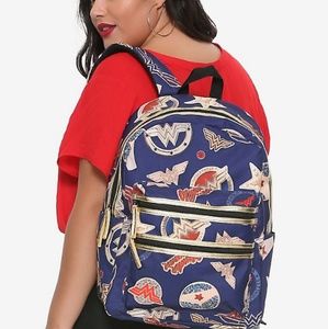 DC COMICS WONDER WOMAN DOUBLE ZIPPER POCKET BACKPA